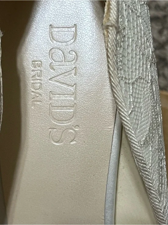 David's Bridal Layla Lace Peep-Toe Pumps in Ibory - Picture 6 of 8